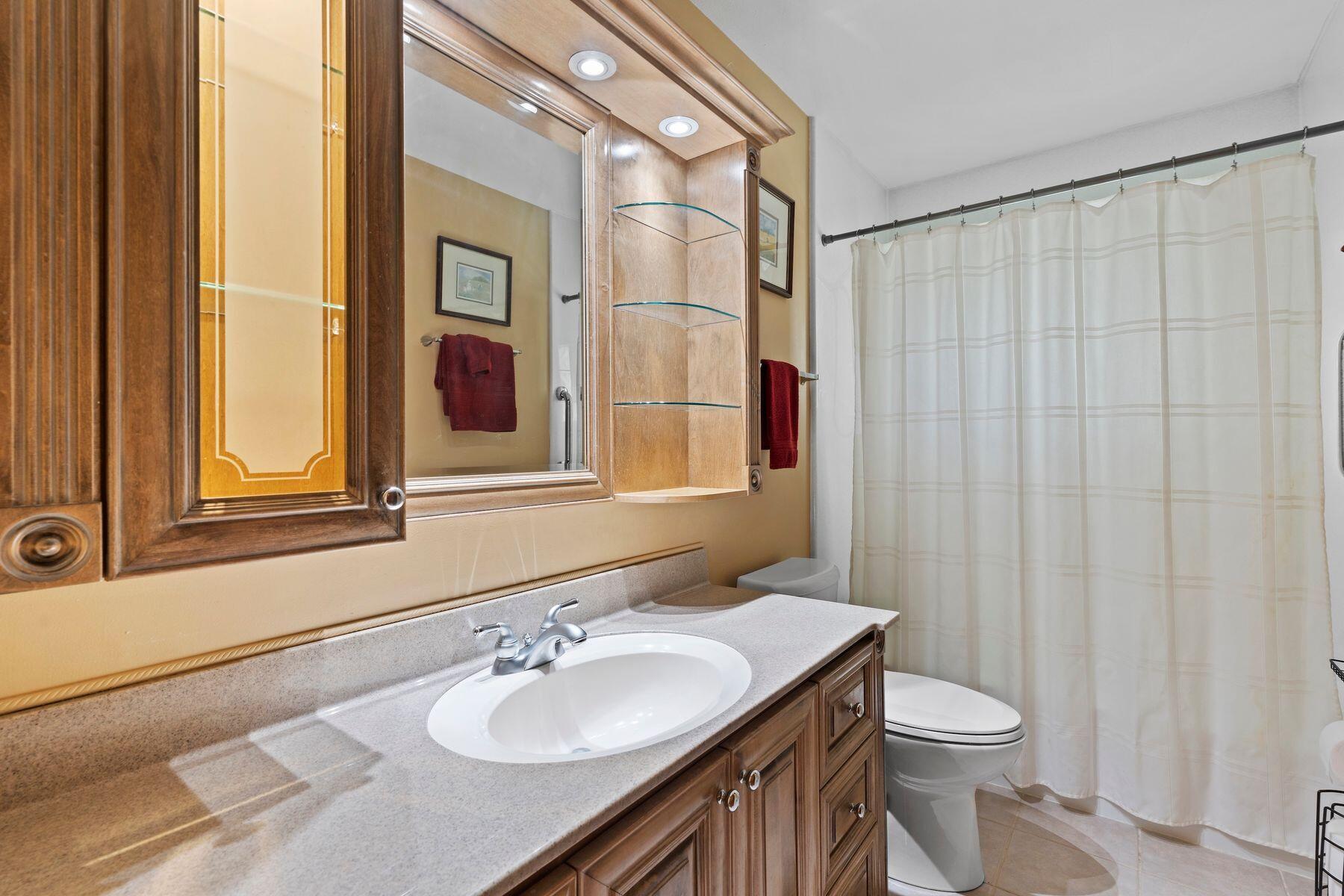 4204 South 93rd Street Greenfield, WI 53228 - Photo 16 of 28 Full Bath