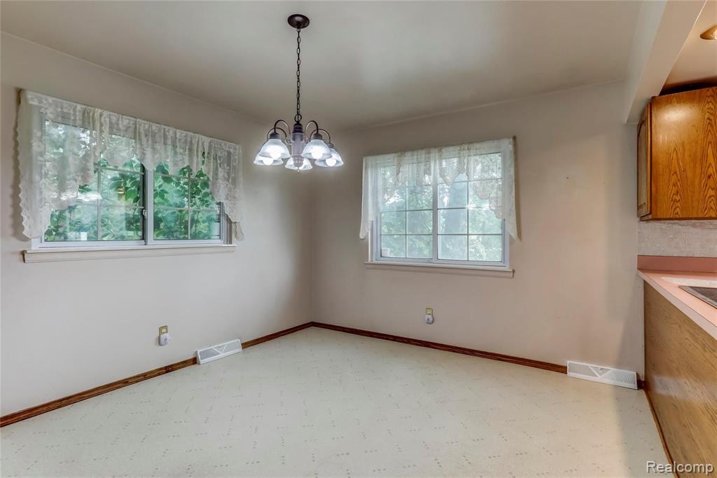 53400 Chesterfield Road Chesterfield, MI 48051 - Photo 17 of 36
