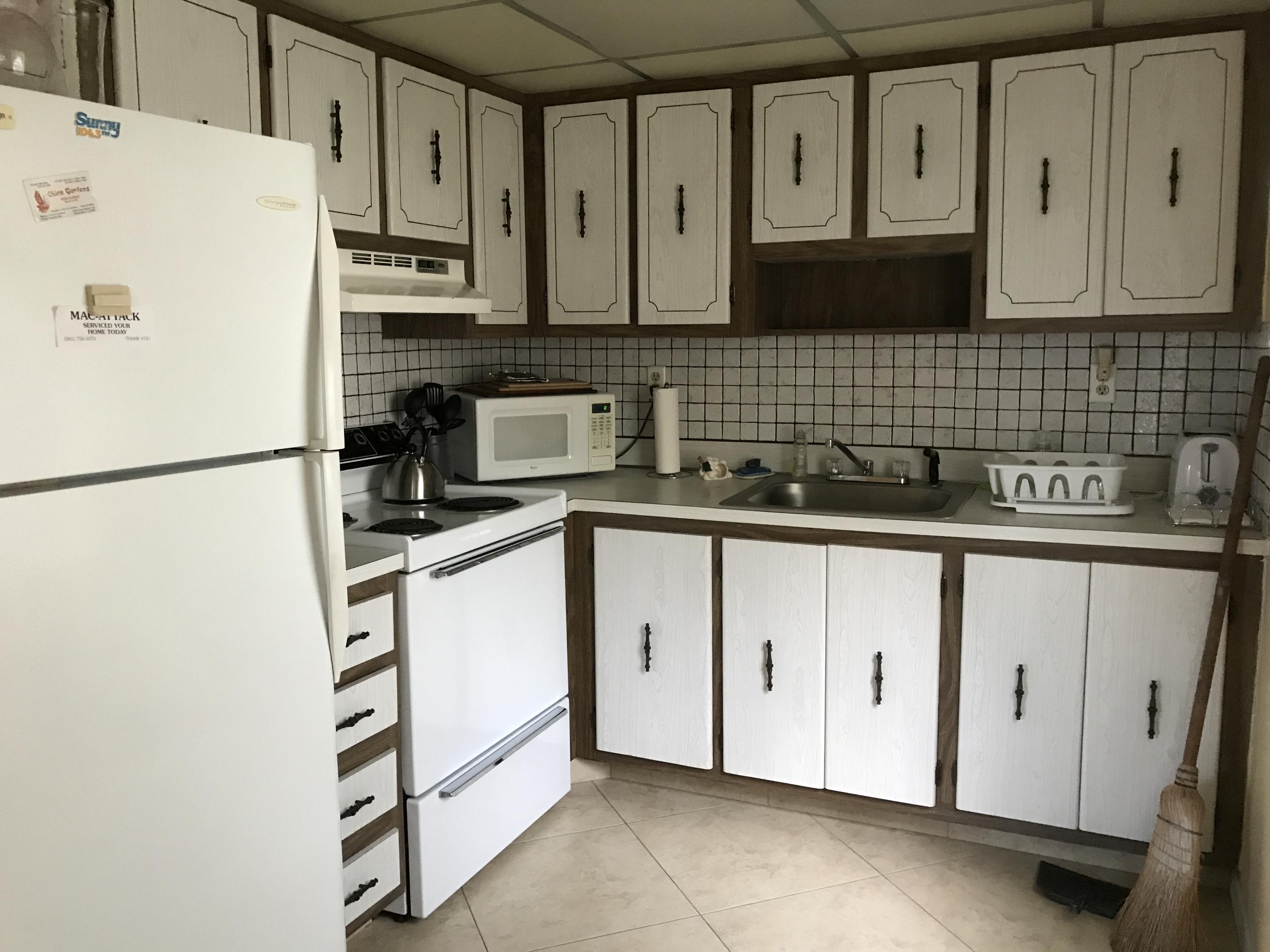 710 Normandy Lane Delray Beach, FL 33484 - Photo 16 of 25 Kitchen