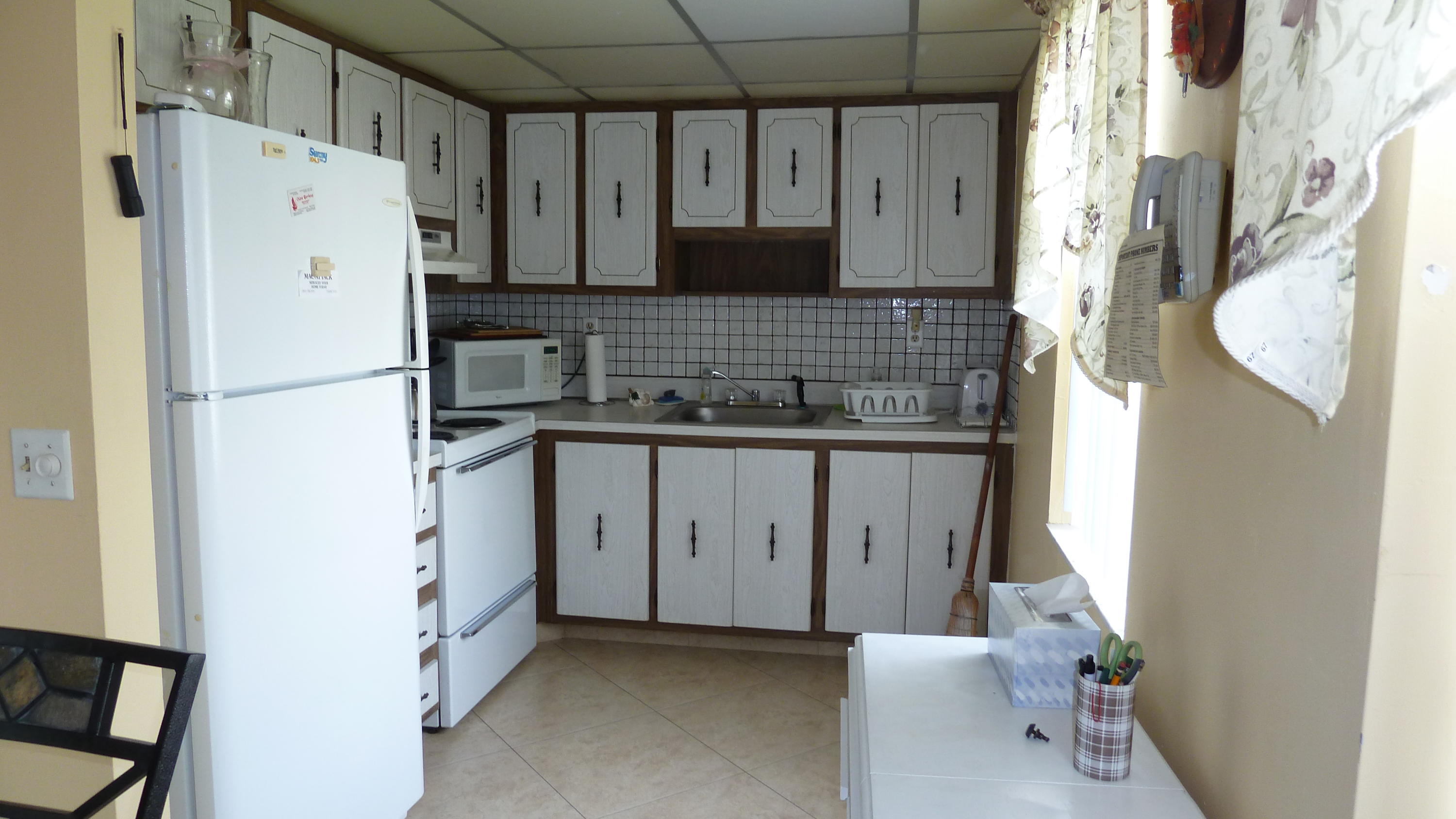 710 Normandy Lane Delray Beach, FL 33484 - Photo 18 of 25 Kitchen