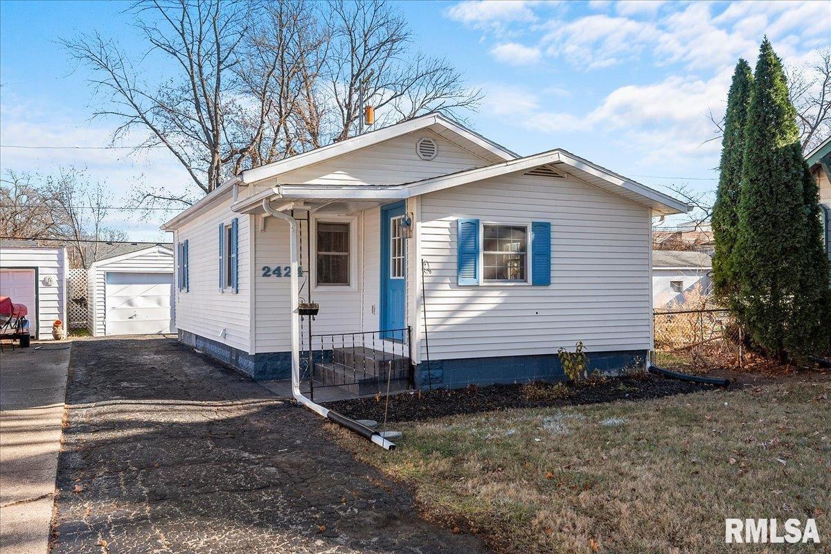 2424 South 10th Street Springfield, IL 62703 - Photo 1 of 27