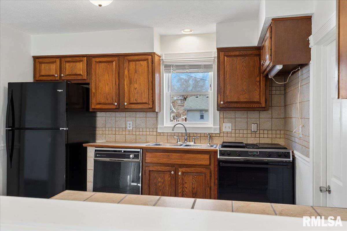 2424 South 10th Street Springfield, IL 62703 - Photo 11 of 27