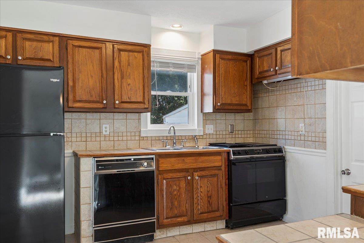 2424 South 10th Street Springfield, IL 62703 - Photo 12 of 27