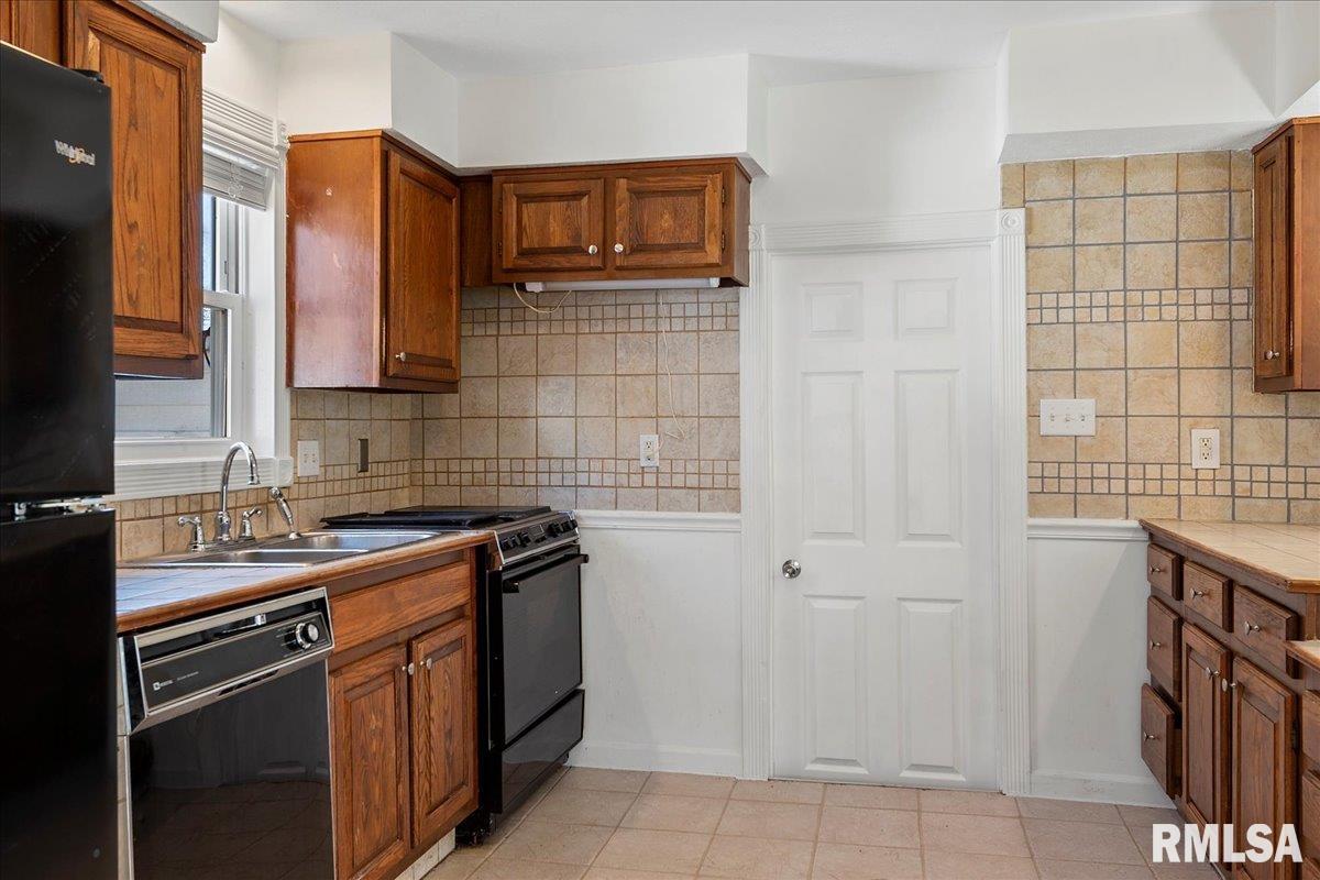 2424 South 10th Street Springfield, IL 62703 - Photo 13 of 27