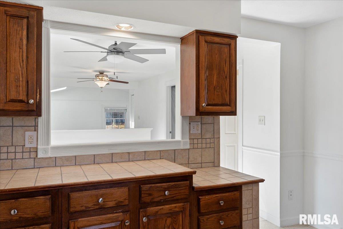 2424 South 10th Street Springfield, IL 62703 - Photo 14 of 27