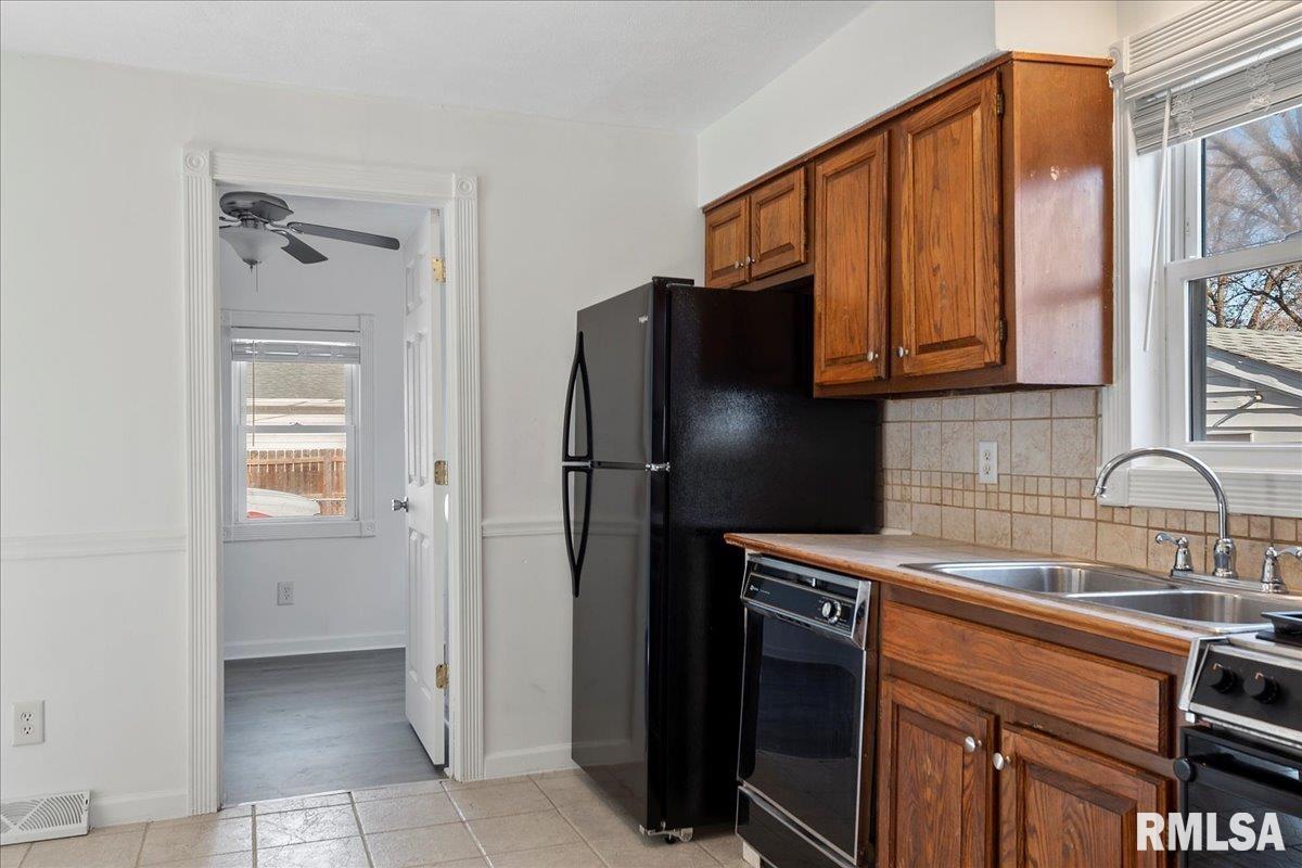 2424 South 10th Street Springfield, IL 62703 - Photo 15 of 27