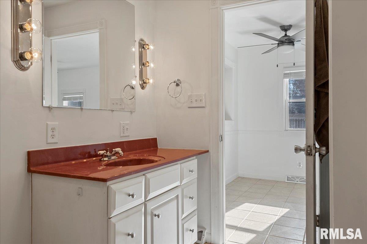 2424 South 10th Street Springfield, IL 62703 - Photo 19 of 27