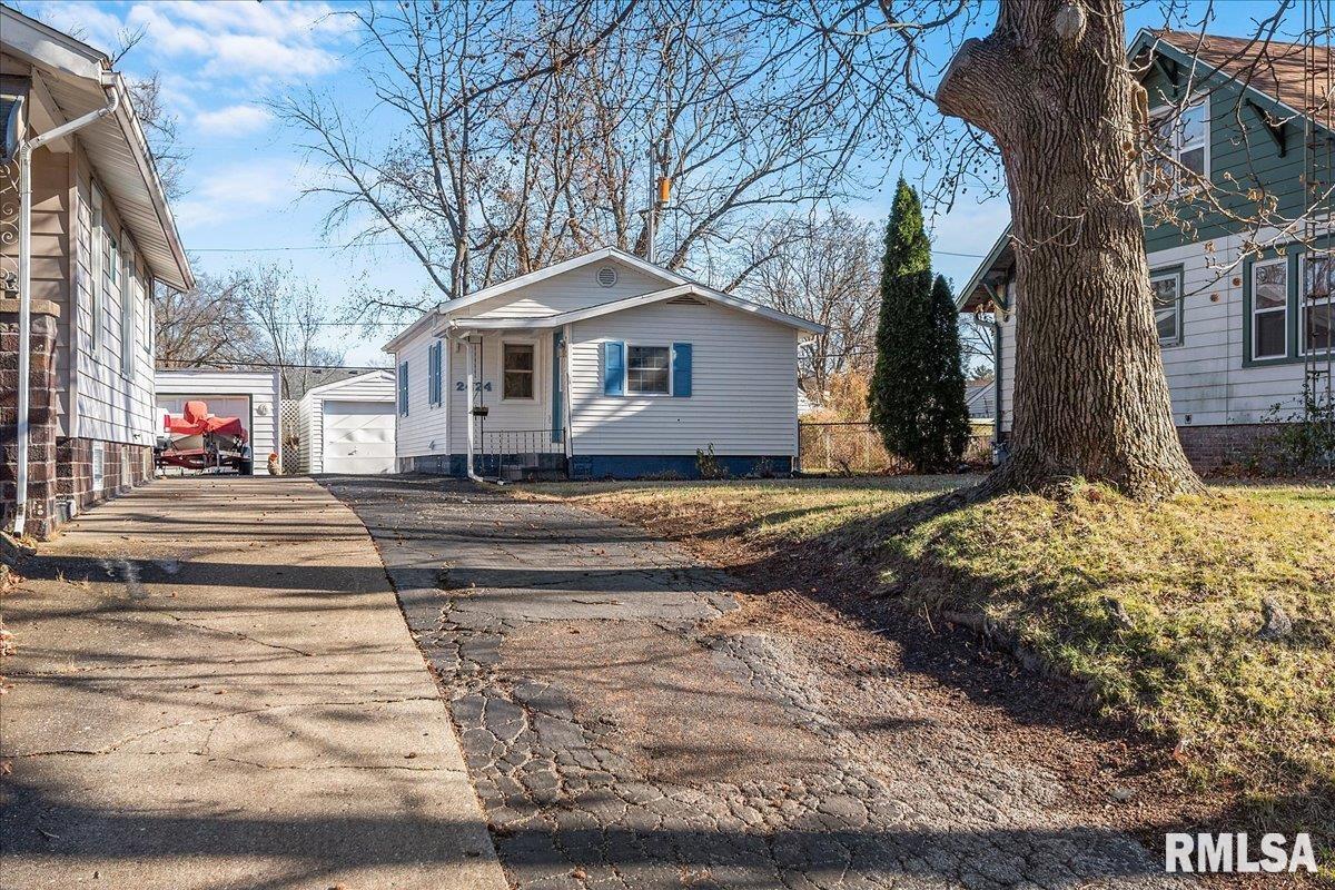 2424 South 10th Street Springfield, IL 62703 - Photo 2 of 27