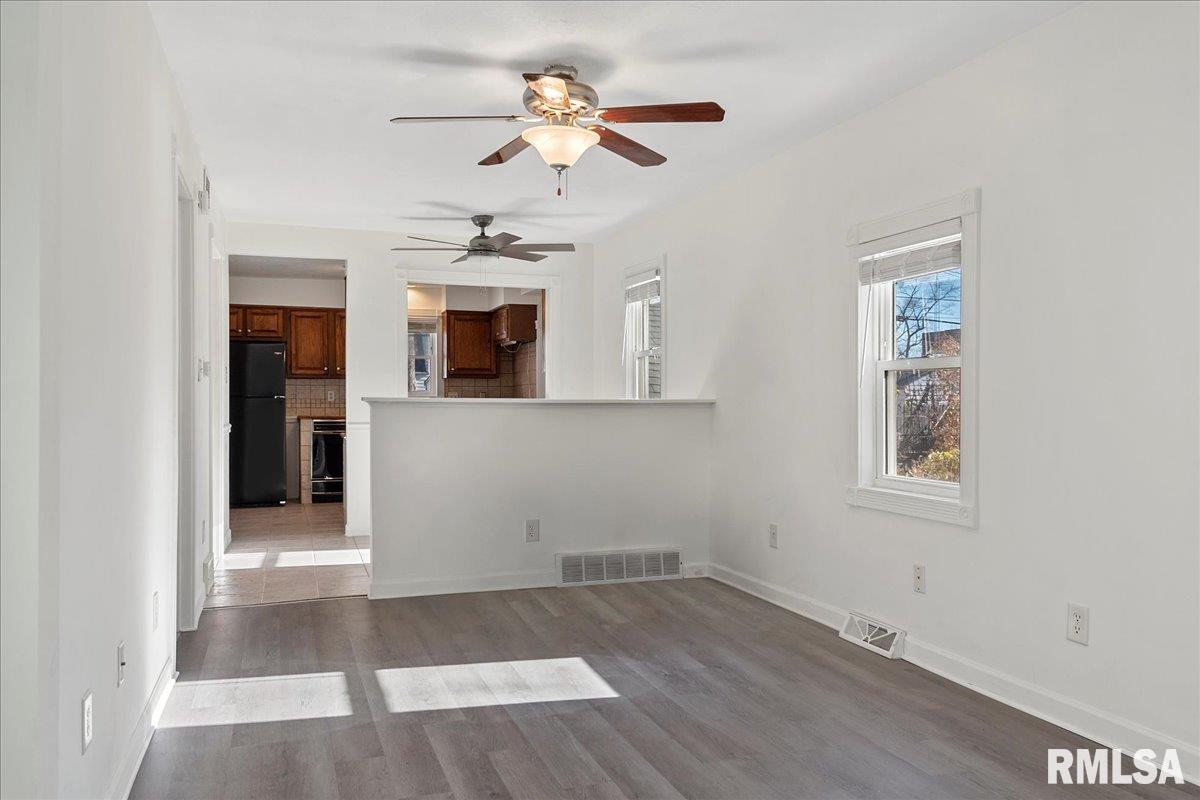 2424 South 10th Street Springfield, IL 62703 - Photo 4 of 27