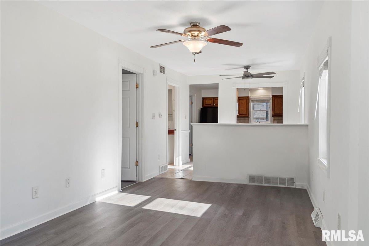 2424 South 10th Street Springfield, IL 62703 - Photo 5 of 27
