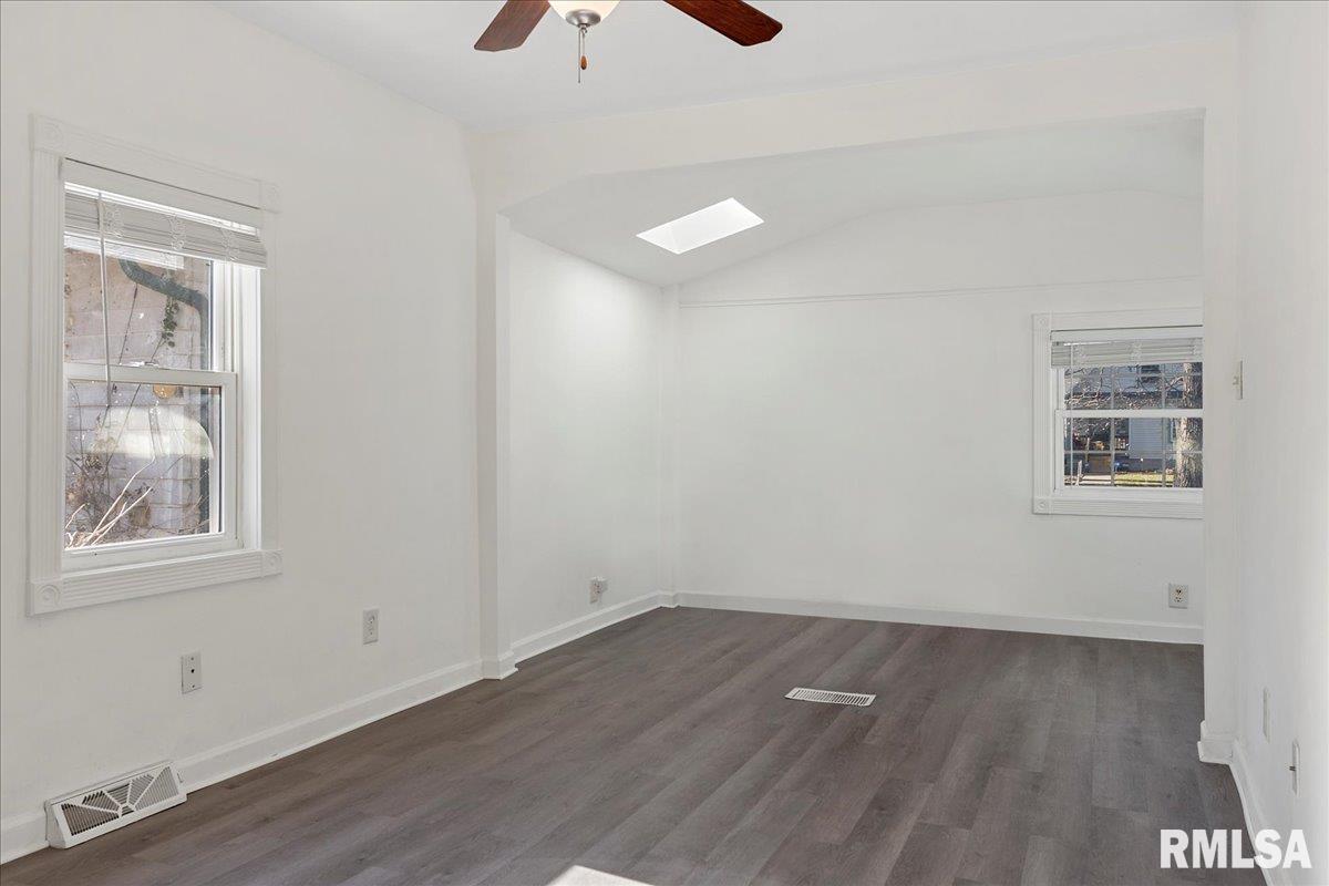 2424 South 10th Street Springfield, IL 62703 - Photo 6 of 27