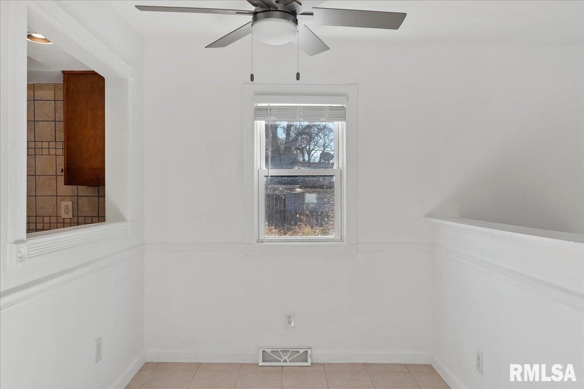 2424 South 10th Street Springfield, IL 62703 - Photo 9 of 27