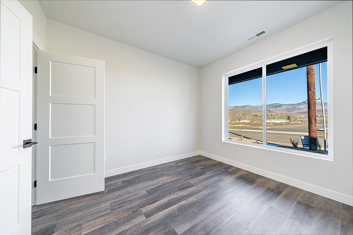 165 Suncrest Road Talent, OR 97540 - Photo 11 of 30 DSC00989-Edit