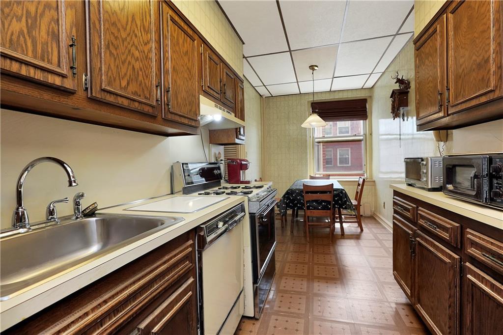 8701 Shore Road, Unit 440 Brooklyn, NY 11209 - Photo 14 of 24 Gallery Image 14