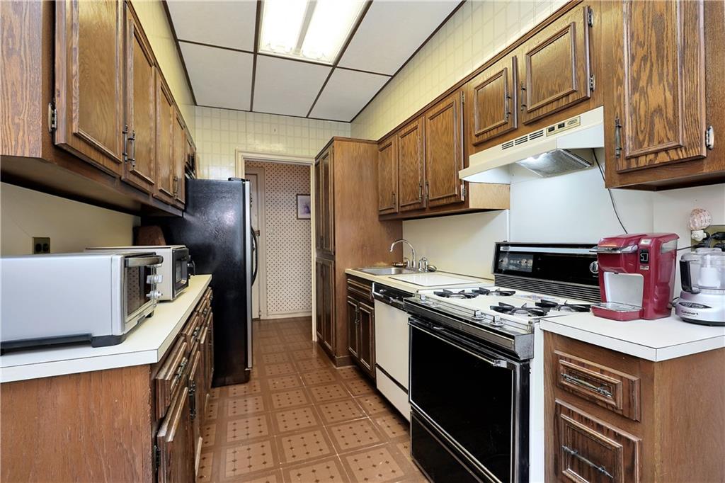 8701 Shore Road, Unit 440 Brooklyn, NY 11209 - Photo 18 of 24 Gallery Image 18