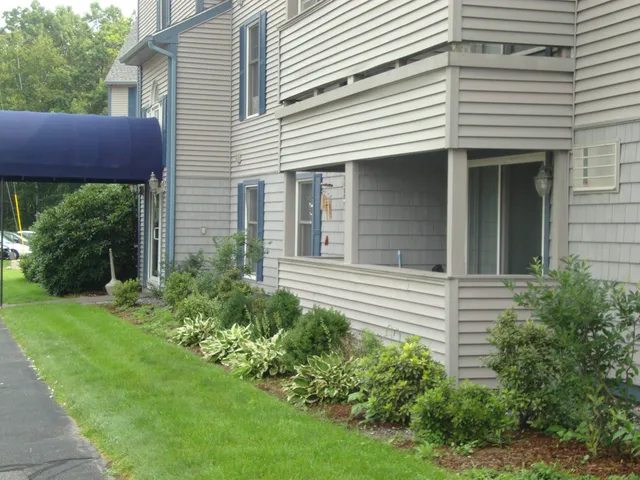 $1,810 | 131 Eastern Avenue, Unit 302, Manchester, NH 03104