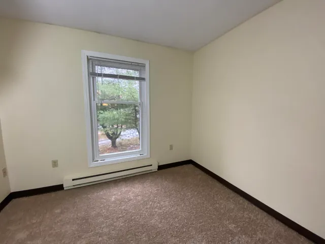 $1,810 | 131 Eastern Avenue, Unit 302, Manchester, NH 03104