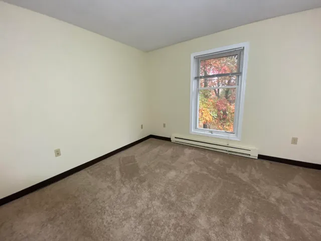 $1,810 | 131 Eastern Avenue, Unit 302, Manchester, NH 03104