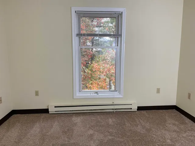 $1,810 | 131 Eastern Avenue, Unit 302, Manchester, NH 03104