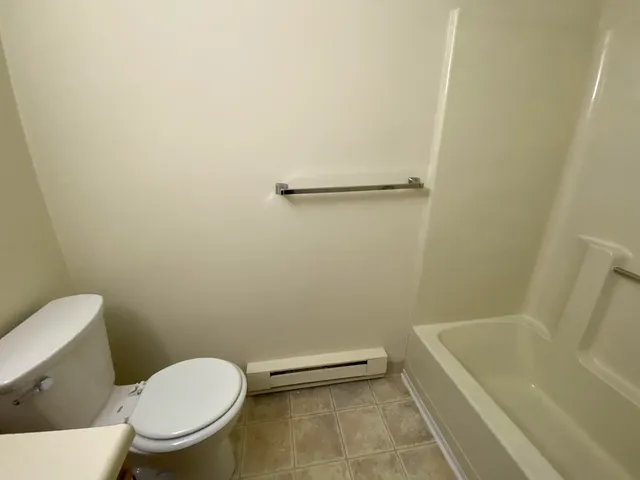 $1,810 | 131 Eastern Avenue, Unit 302, Manchester, NH 03104