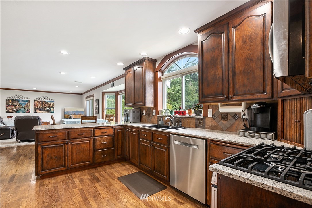 810 East Wiser Lake Road Lynden, WA 98264 - Photo 13 of 40 a kitchen with a sink stove and cabinets