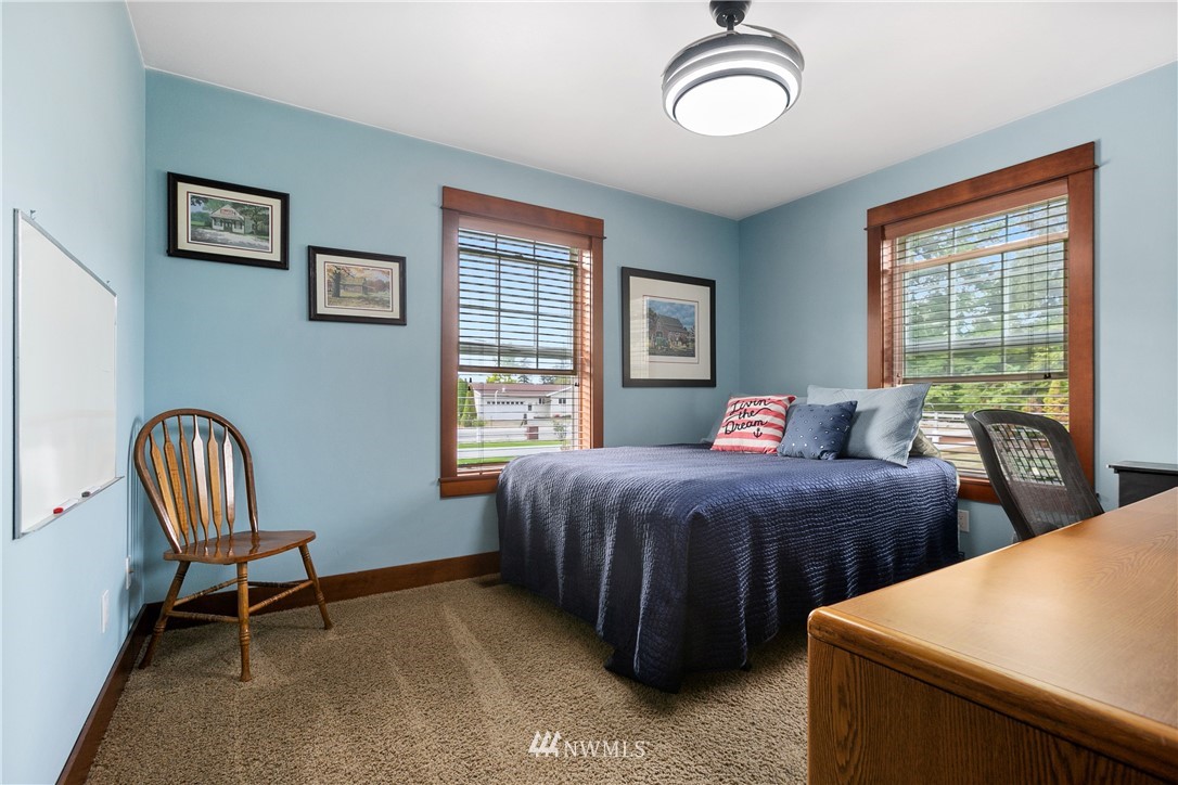 810 East Wiser Lake Road Lynden, WA 98264 - Photo 17 of 40 a bedroom with two beds and a window