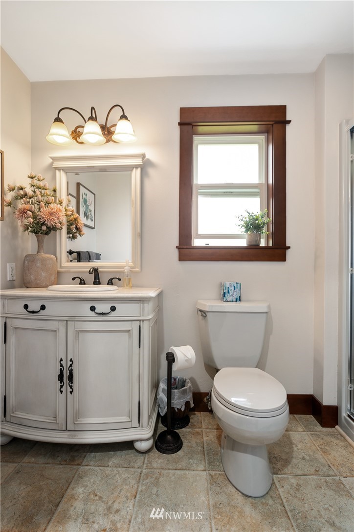 810 East Wiser Lake Road Lynden, WA 98264 - Photo 20 of 40 a bathroom with a toilet a sink and a mirror