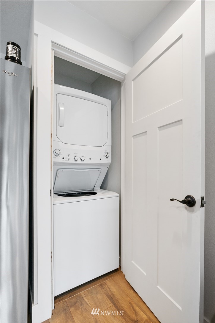 810 East Wiser Lake Road Lynden, WA 98264 - Photo 27 of 40 a utility room with dryer and washer