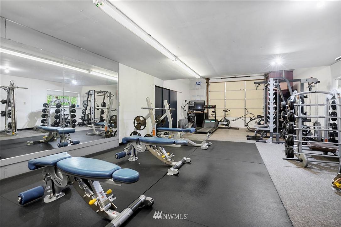 810 East Wiser Lake Road Lynden, WA 98264 - Photo 36 of 40 a view of a room with gym equipment