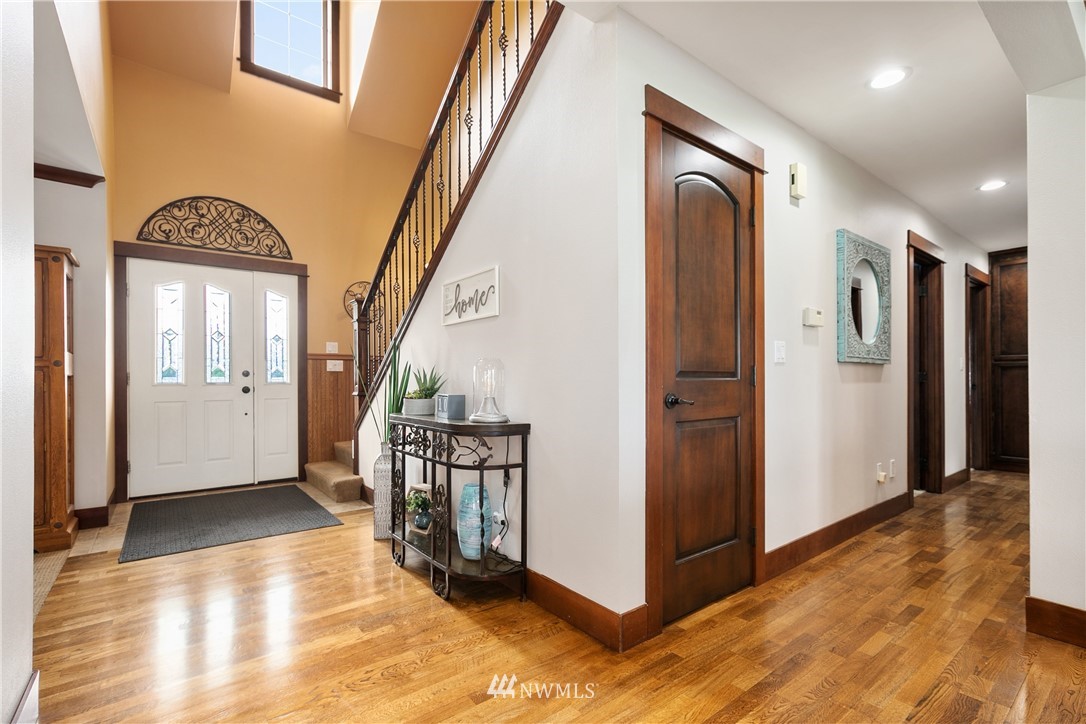 810 East Wiser Lake Road Lynden, WA 98264 - Photo 9 of 40 a view of a hallway with entryway door