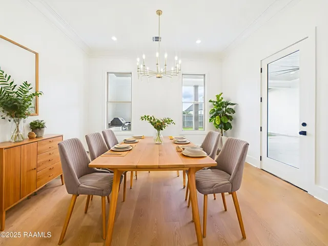 $1,063,296 | 223 Gunter Grass Court, Lafayette, LA 70508