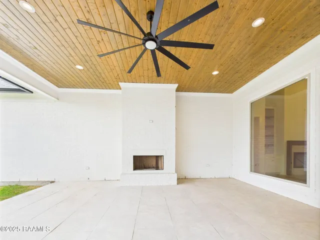 $1,063,296 | 223 Gunter Grass Court, Lafayette, LA 70508