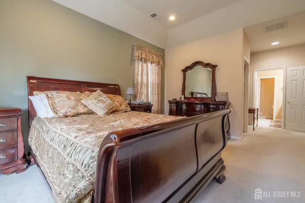 $750,000 | 56 Lakehurst Way, Monroe Township, NJ 08831