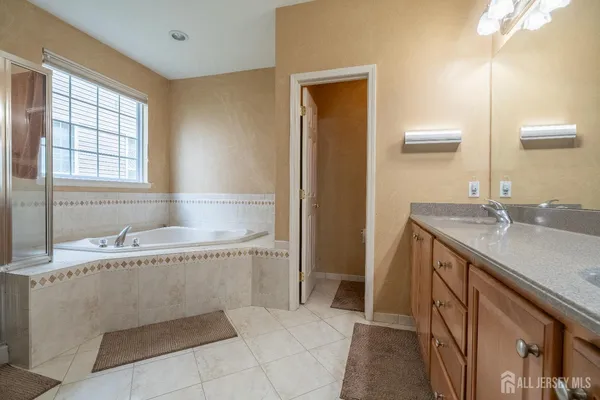 $750,000 | 56 Lakehurst Way, Monroe Township, NJ 08831