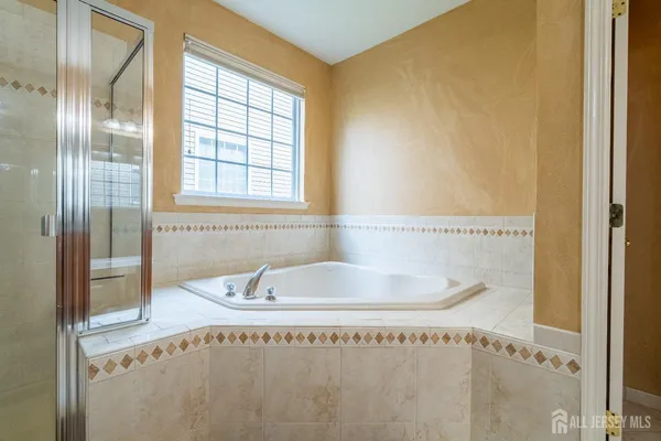 $750,000 | 56 Lakehurst Way, Monroe Township, NJ 08831
