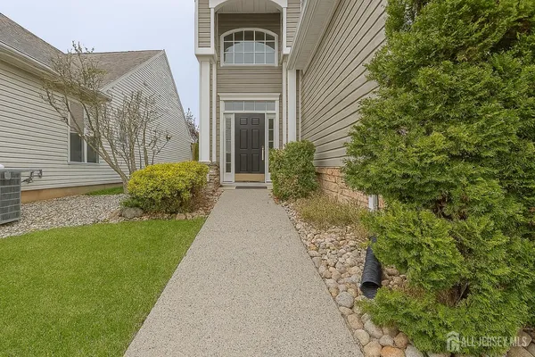 $750,000 | 56 Lakehurst Way, Monroe Township, NJ 08831