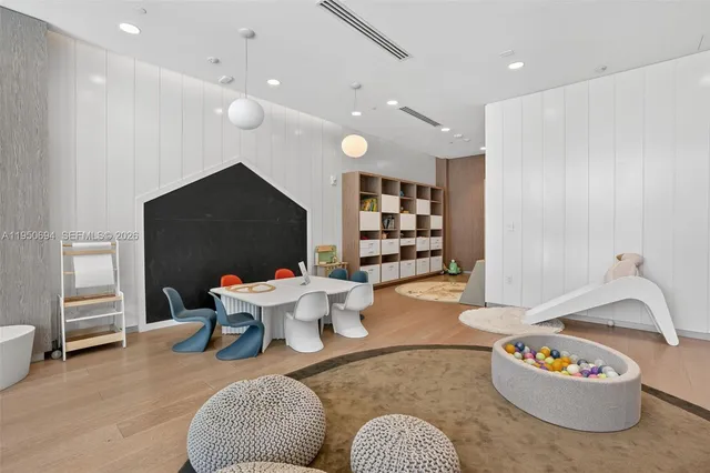 $15,000 | 5775 Collins Avenue, Unit 405, Miami Beach, FL 33140