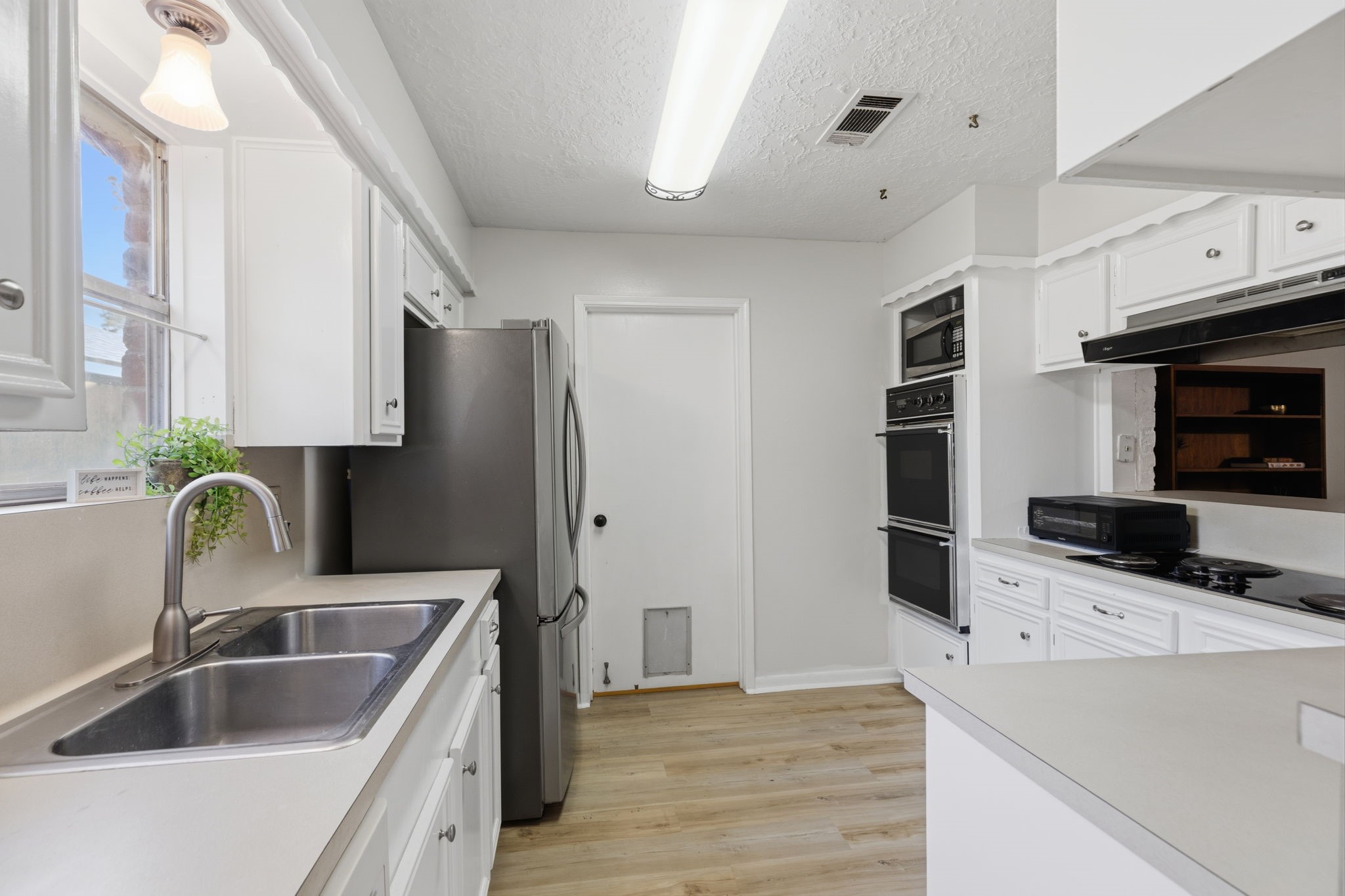 9618 Rannock Way Spring, TX 77379 - Photo 11 of 24 a kitchen with stainless steel appliances a sink a stove and a refrigerator