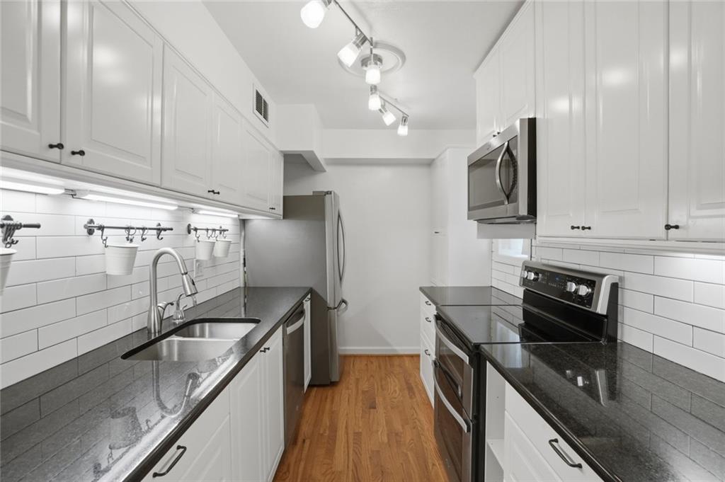 3091 Colonial Way, Unit M2 Atlanta, GA 30341 - Photo 8 of 21