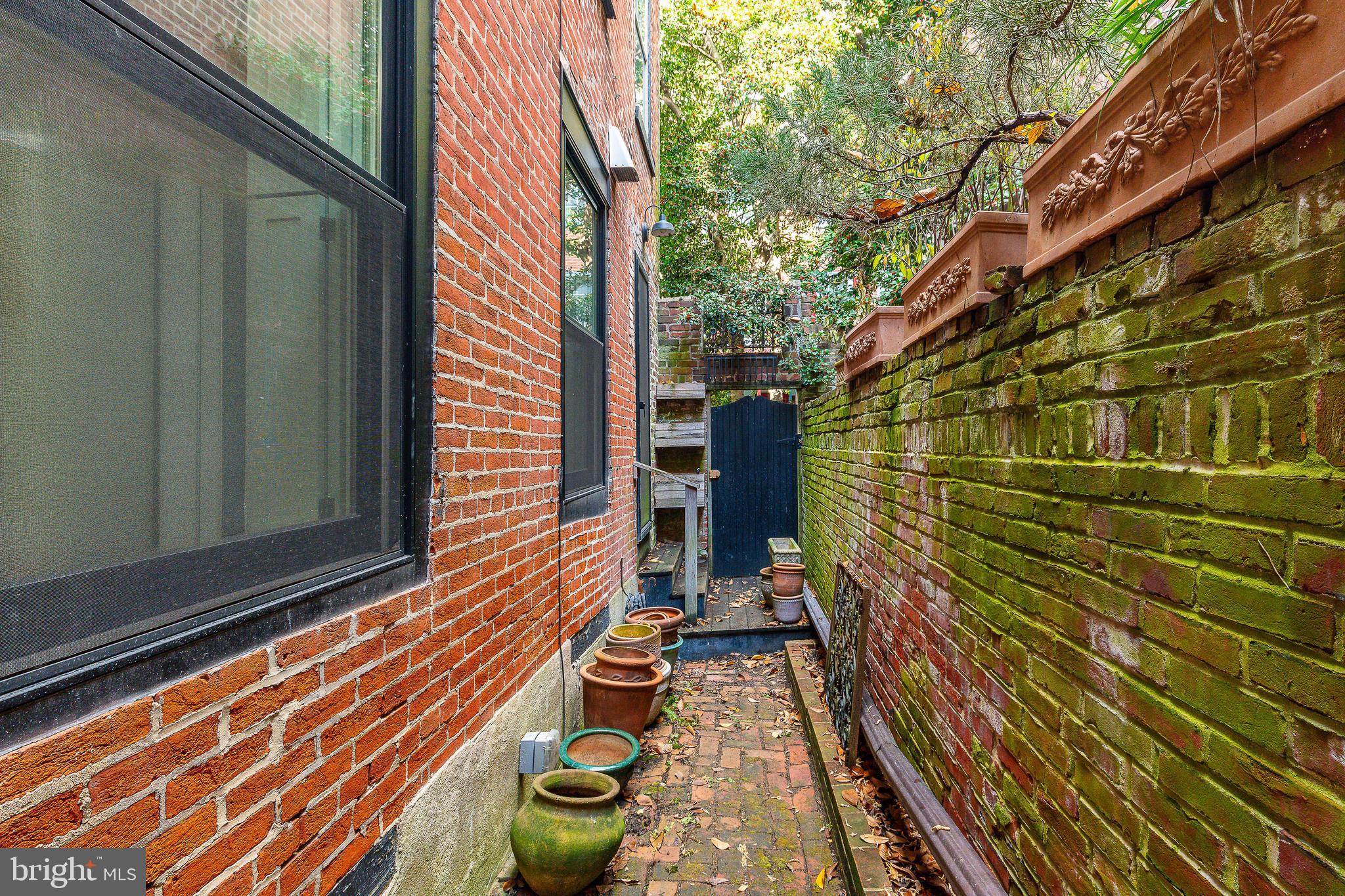 517 Pine Street Philadelphia, PA 19106 - Photo 23 of 63 a view of a backyard with sitting area