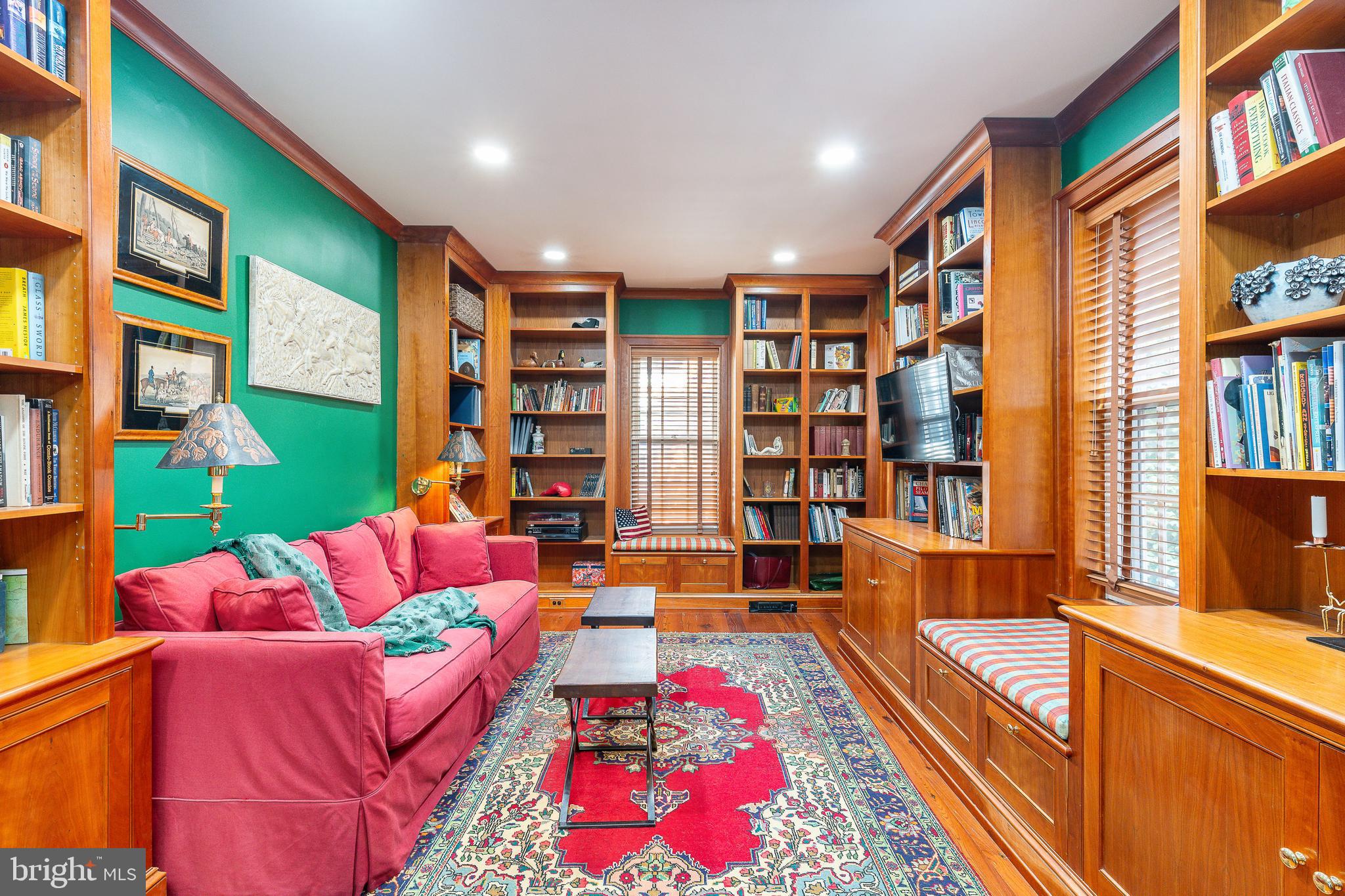 517 Pine Street Philadelphia, PA 19106 - Photo 24 of 63 a living room with furniture fireplace and bookshelf