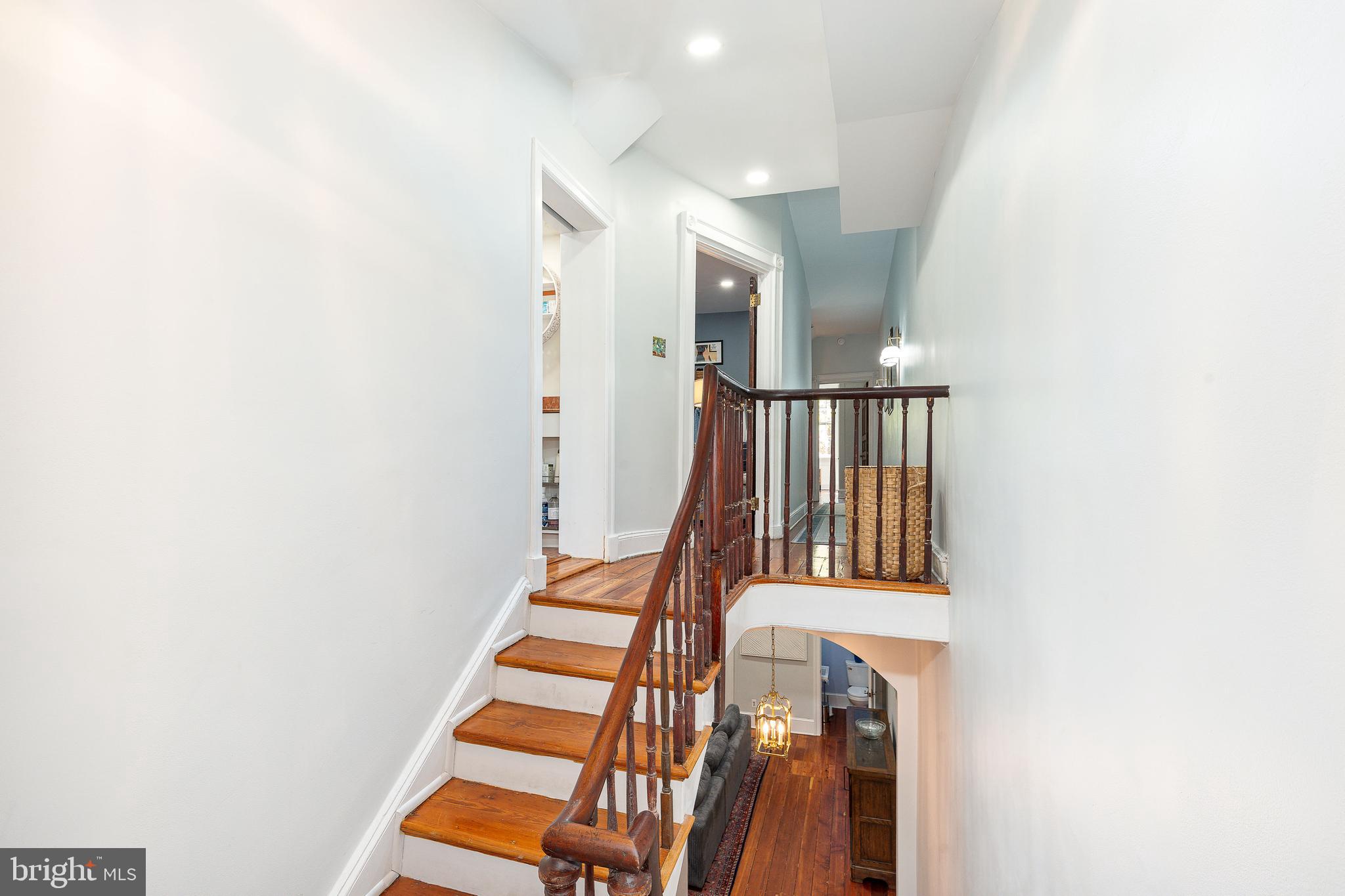 517 Pine Street Philadelphia, PA 19106 - Photo 26 of 63 a view of entryway
