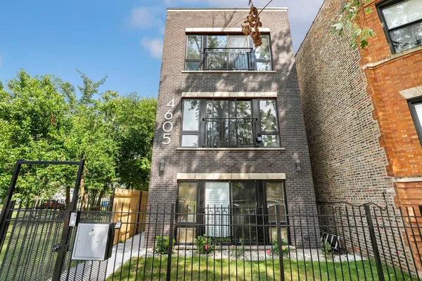 $2,600 | 4605 South Langley Avenue, Unit 2, Chicago, IL 60653