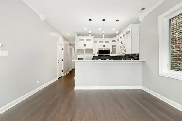 $2,600 | 4605 South Langley Avenue, Unit 2, Chicago, IL 60653