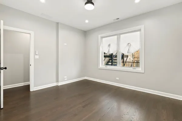 $2,600 | 4605 South Langley Avenue, Unit 2, Chicago, IL 60653