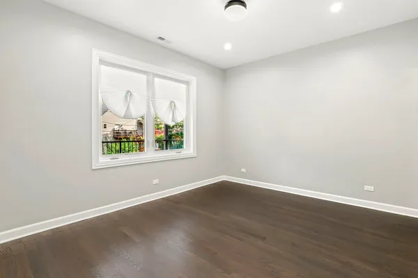 $2,600 | 4605 South Langley Avenue, Unit 2, Chicago, IL 60653