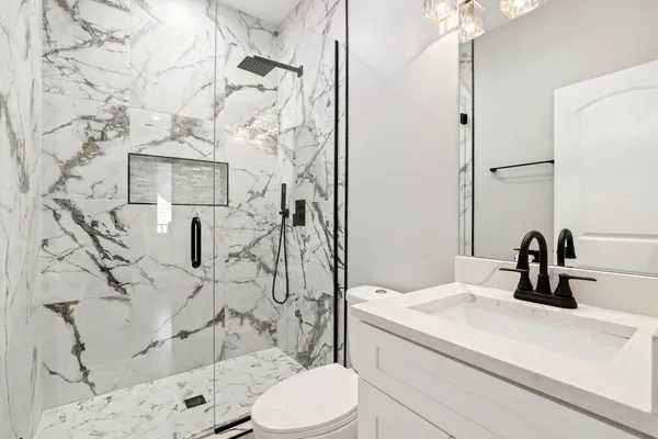 $2,600 | 4605 South Langley Avenue, Unit 2, Chicago, IL 60653