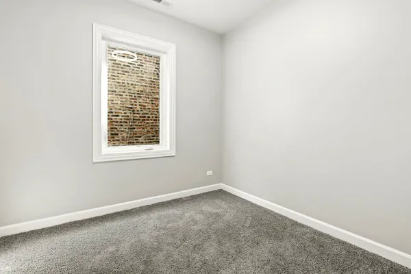 $2,600 | 4605 South Langley Avenue, Unit 2, Chicago, IL 60653