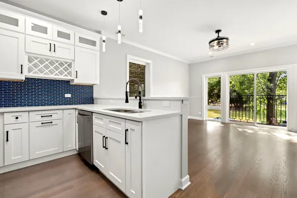 $2,600 | 4605 South Langley Avenue, Unit 2, Chicago, IL 60653