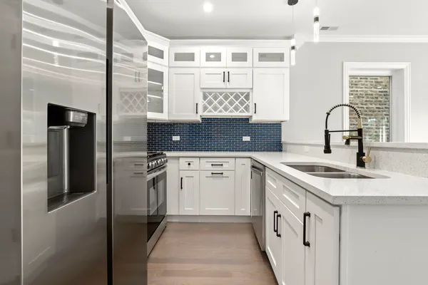 $2,600 | 4605 South Langley Avenue, Unit 2, Chicago, IL 60653